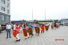 全國(guó)第161批腰椎間盤突出患者赴盛宏公司謝恩