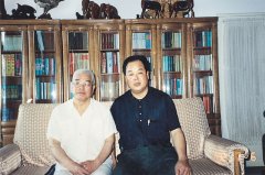 甯夏回族自(zì)治區原書記黃煌請劉希山教授到(dào)家中做客